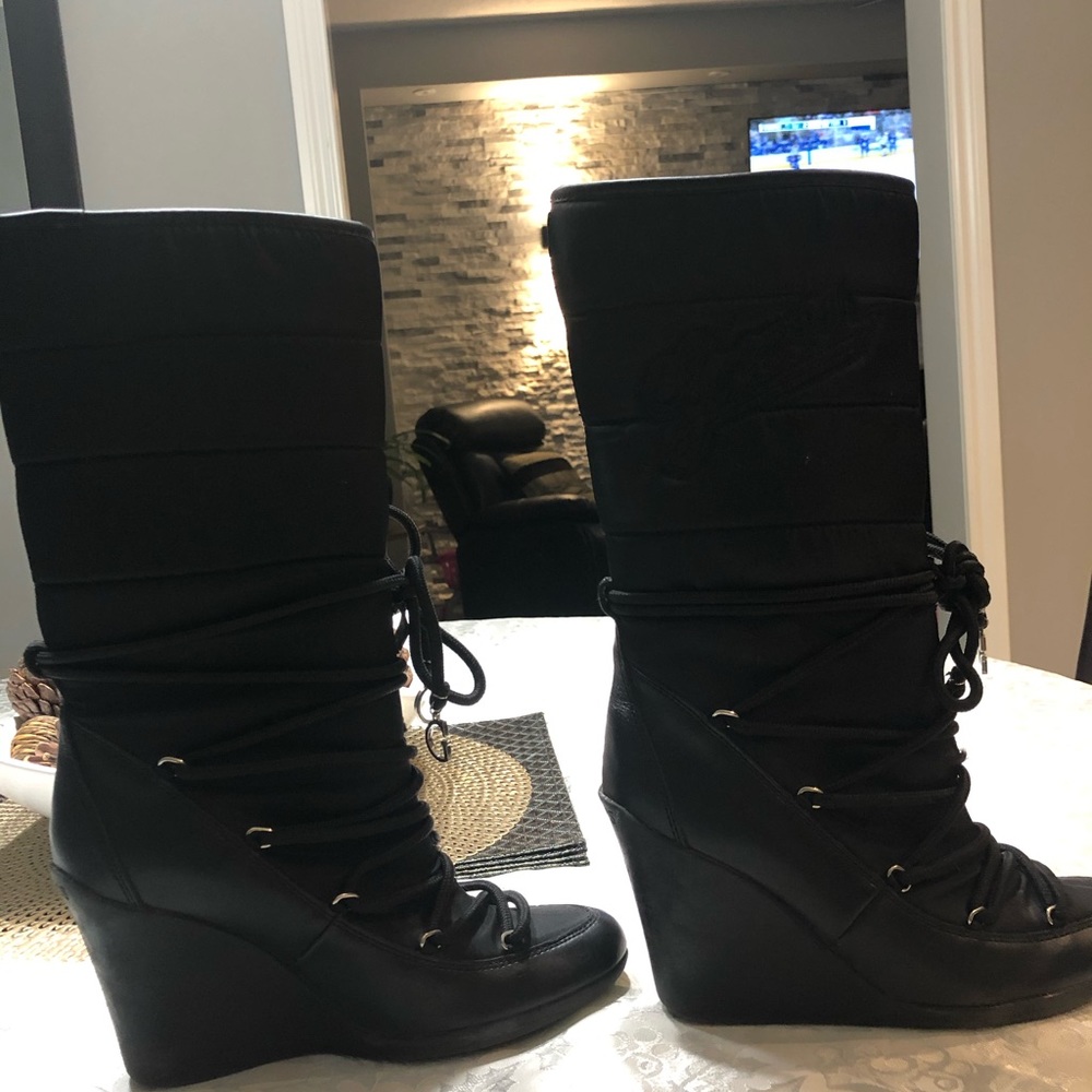 Guess brand !! Mid shin , with wedge but makes for easy and comfortable walking
